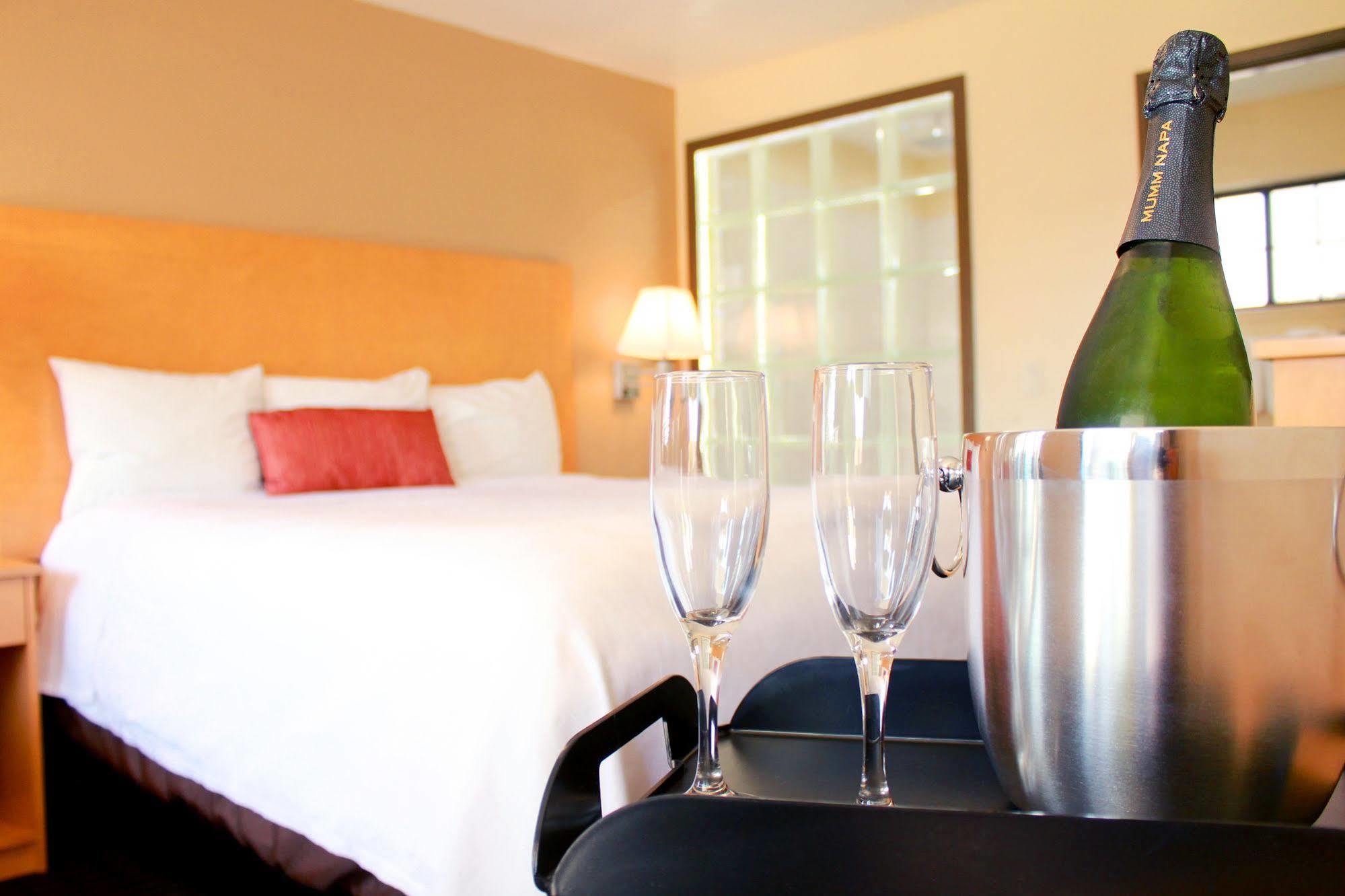 Travelodge By Wyndham Vallejo Bagian luar foto