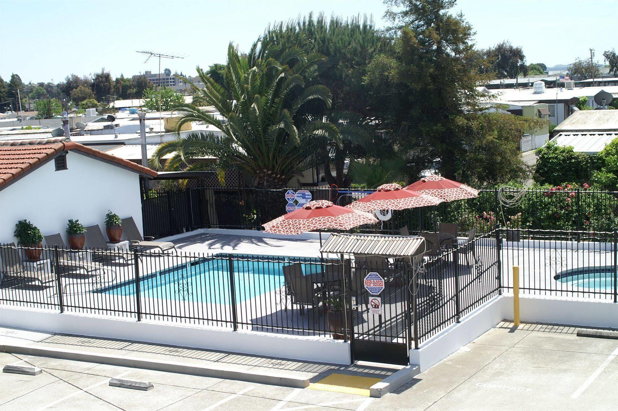 Travelodge By Wyndham Vallejo Bagian luar foto